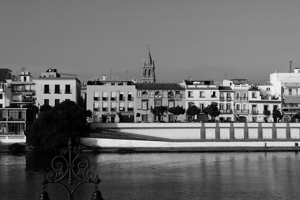 El mercado está caro: por eso necesitas comprar bien si quieres invertir en Sevilla y Huelva